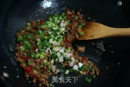 Make Meat powder fan dolls step 7
