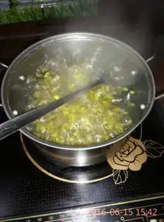 Make Simi green bean soup step 1
