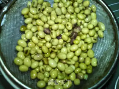 Make Peanut Mountain bean milk step 1