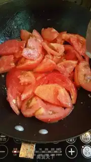 Make Tomato fried eggs step 2