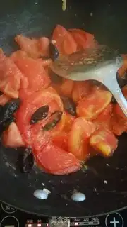 Make Tomato fried eggs step 3