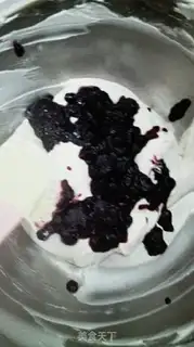 Make Four blueberry cheese mousse step 7