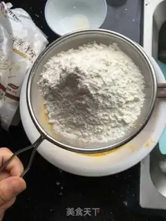 Make Mango eggcake step 1