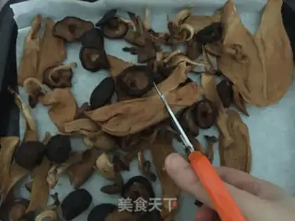 Make Homemade mushroom powder step 3