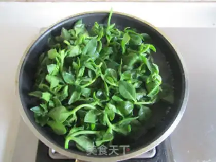 Make Seven leaves in the sand step 2