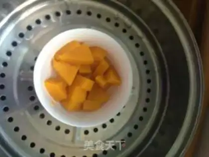 Make The baby feeds the pumpkin step 0