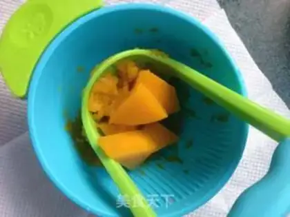 Make The baby feeds the pumpkin step 1