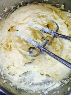 Make Strawberry cookies step 2