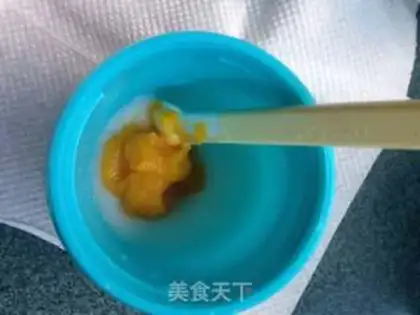 Make The baby feeds the pumpkin step 4