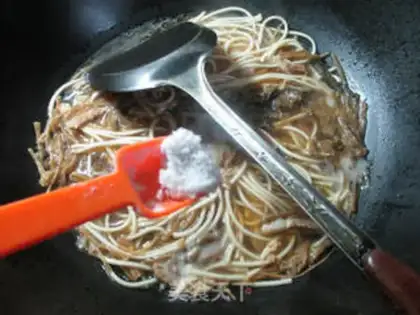 Make Pork gravy noodles step 4