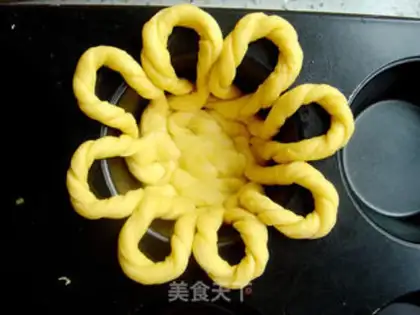 Make Fruit basket bread step 7