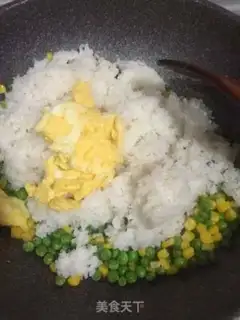 Make Pea corn egg fried rice step 3