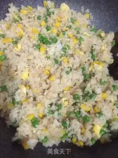 Make Pea corn egg fried rice step 4