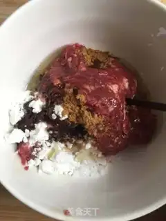 Make Onion beef pie step 1