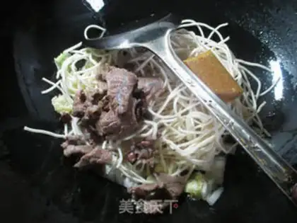 Make Beef cabbage noodles step 2