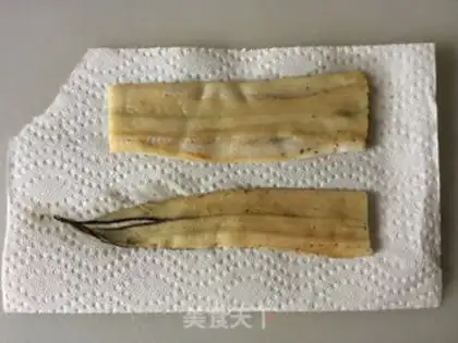 Make Salt roasted eels step 1