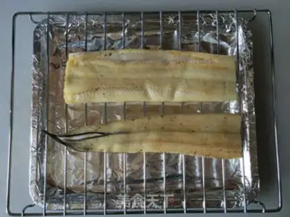 Make Salt roasted eels step 2