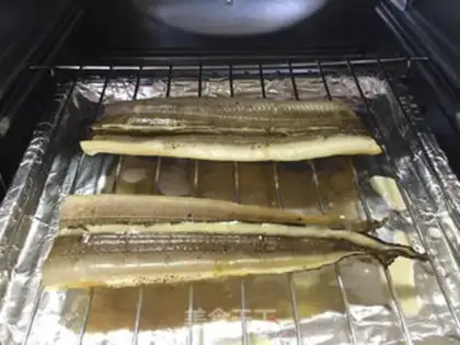 Make Salt roasted eels step 3