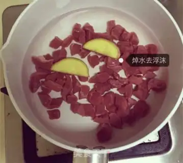 Make Tomato beef cheese noodles step 1