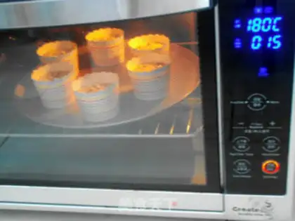 Make Lemon almond cupcakes step 9