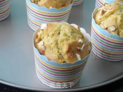 Make Lemon almond cupcakes step 10