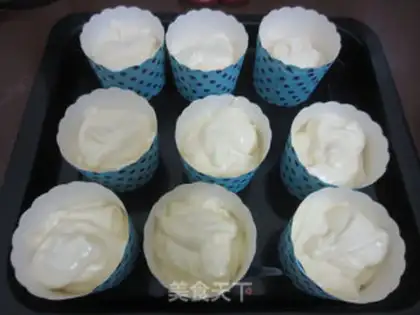 Make Light cream cupcakes step 10