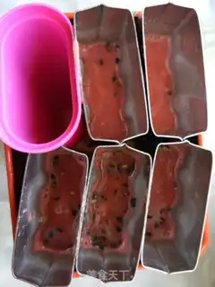 Make Watermelon popsicles step 1