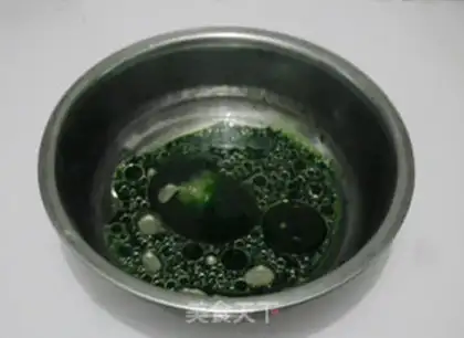Make A spinach cake roll step 4