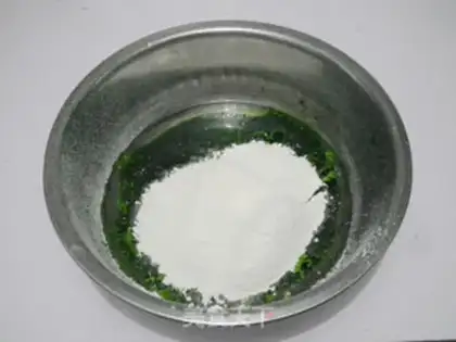 Make A spinach cake roll step 5