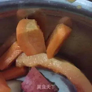 Make Pumpkin apple carrot juice step 2