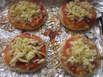 Make Healthy shrimp mini pizza step 11