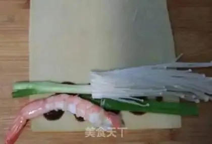 Make Bacon-skin shrimp roll step 4