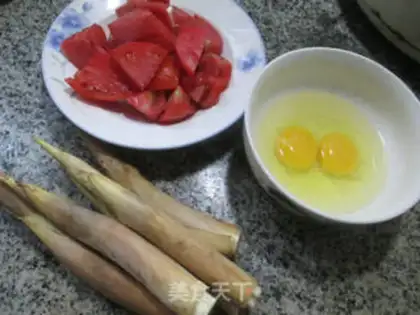 Make Eggs and tomato whip soup step 0