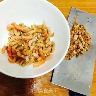 Make cucumber shrimp fried eggs step 0
