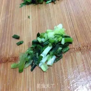 Make cucumber shrimp fried eggs step 2