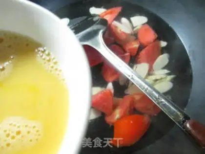 Make Eggs and tomato whip soup step 7
