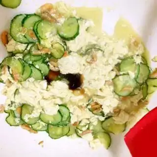 Make cucumber shrimp fried eggs step 6