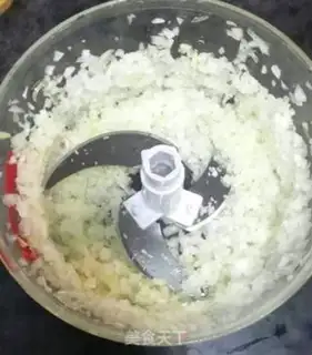 Make Pork onion pie step 4