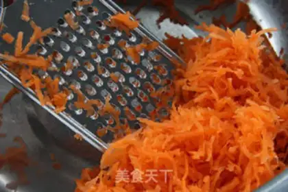 Make A golden embroidery ball step 1
