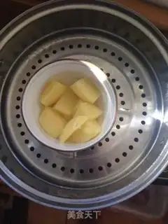 Make Baby eats mashed potatoes step 1