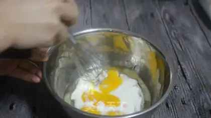 Make Yogurt cake step 3
