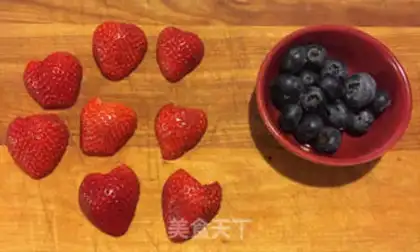 Make Strawberry chocolate ladybug step 0