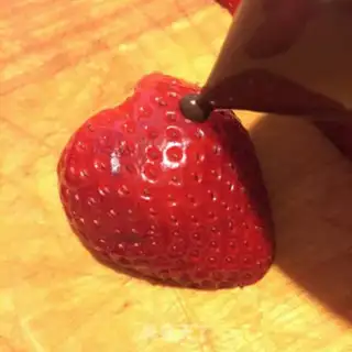 Make Strawberry chocolate ladybug step 1