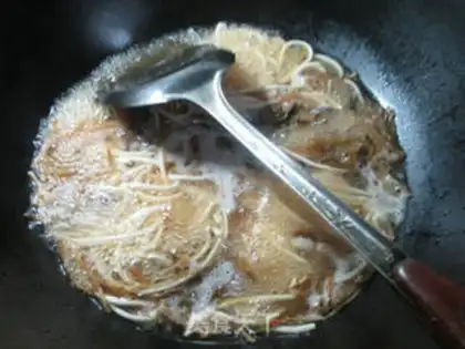 Make Pork gravy noodles step 3
