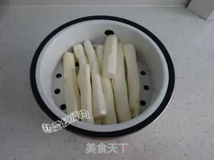 Make Pineapple Mush cake roll step 1
