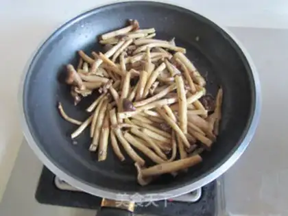 Make Tea mushrooms, bean horns step 4