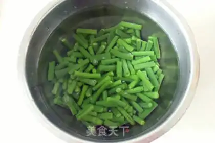 Make The garlic fans mixed the beans step 2