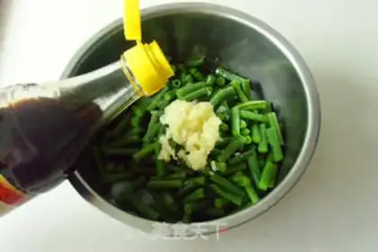 Make The garlic fans mixed the beans step 5