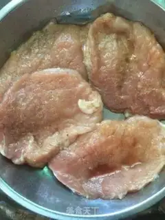 Make Pork curry pasta step 1