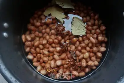 Make Five pickles of peanut rice step 1